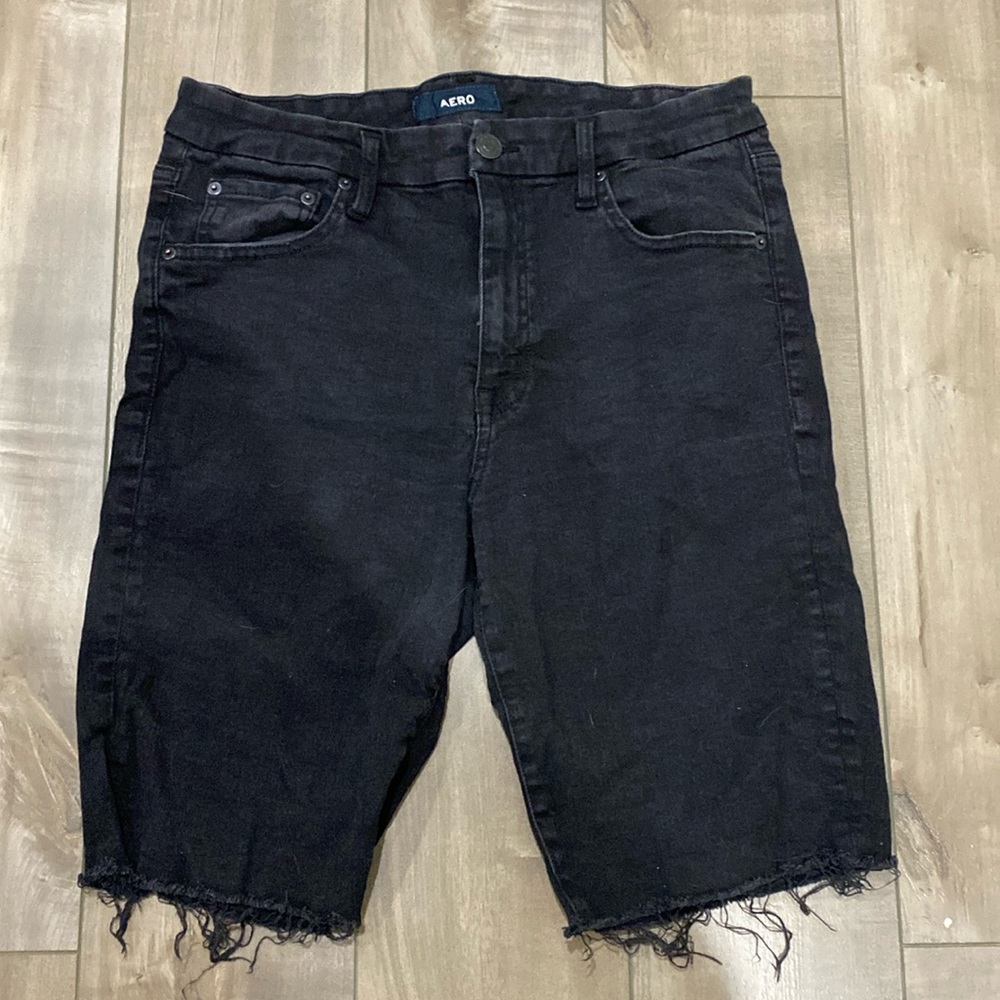 Aeropostale High Rise Curvy Bermuda Short. In Black. Size 14.